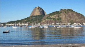 Acomodação apenas para MULHERES na Enseada de Botafogo a 5 minutos do Metrô